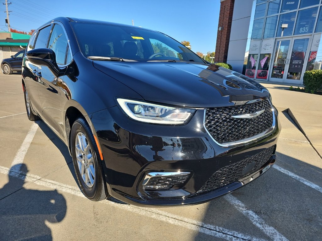 Used 2026 Chrysler Pacifica Select FWD image 4