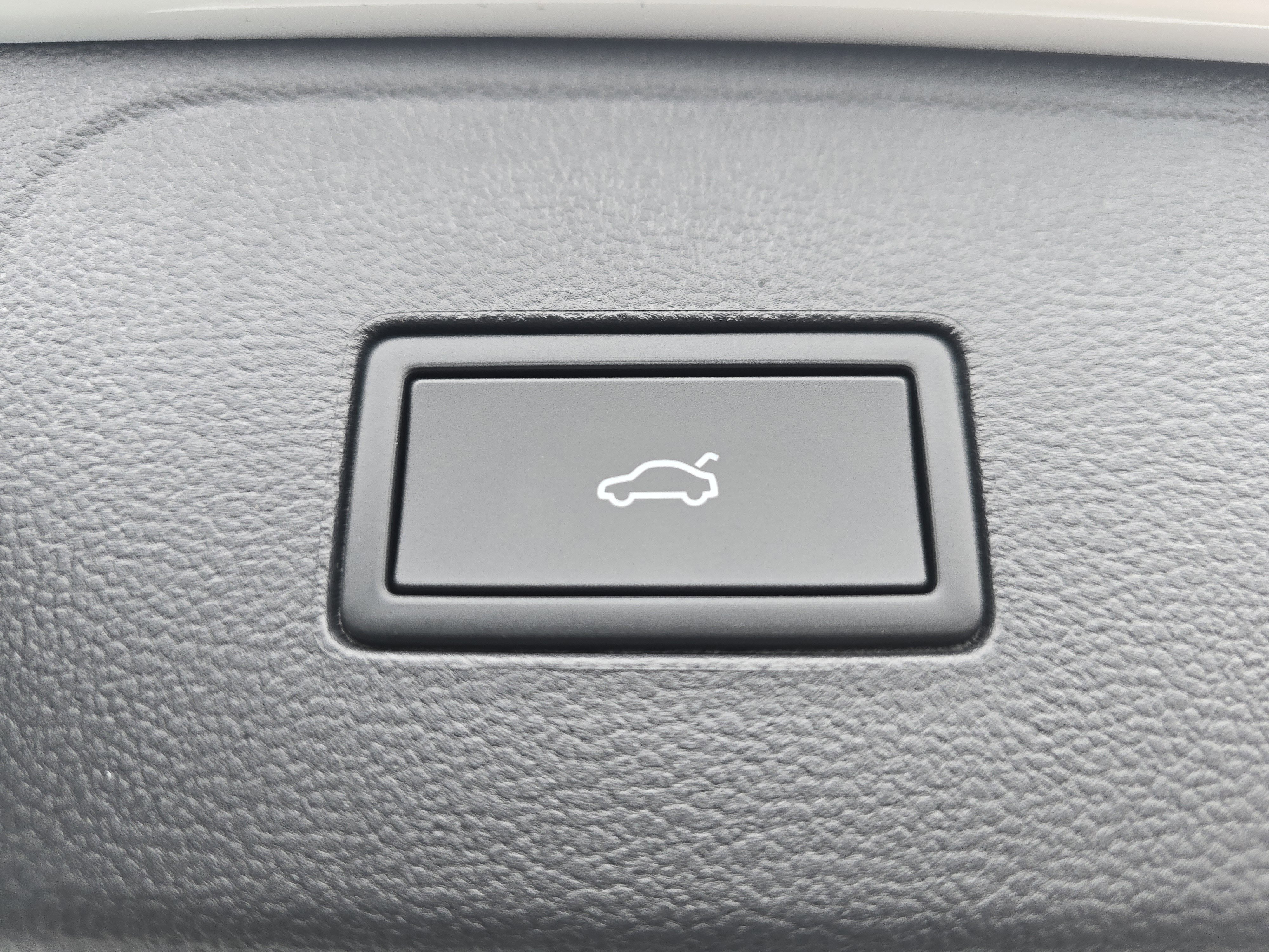 New 2026 Volkswagen Atlas Peak Edition image 17