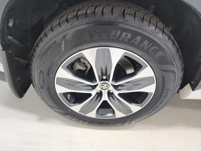 Used 2022 Toyota Highlander XLE image 40