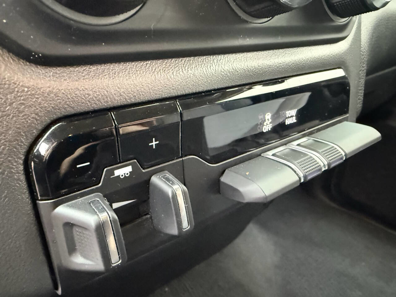 Used 2019 RAM 2500 Big Horn w/ Protection Group image 5