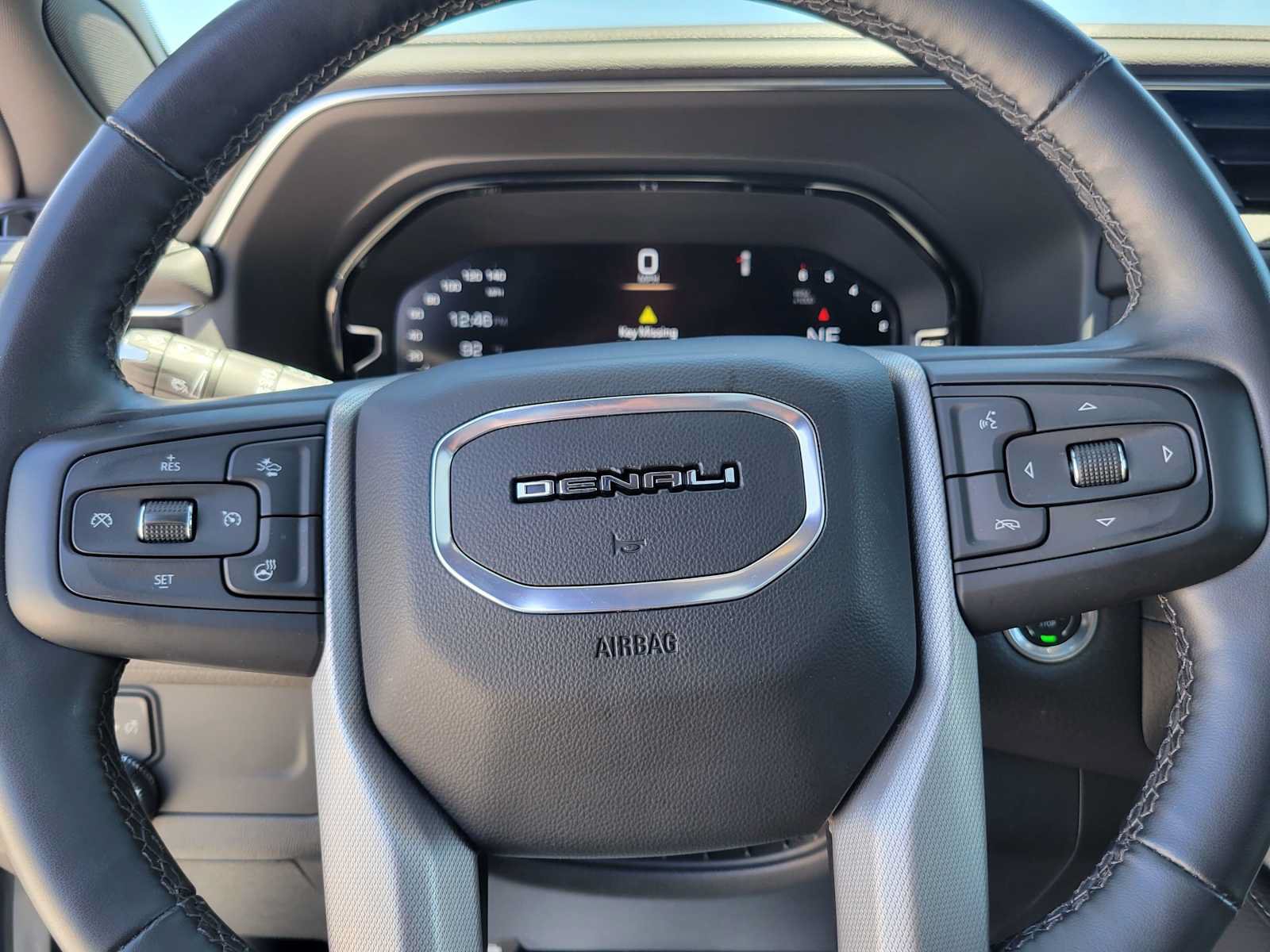 Used 2024 GMC Yukon XL Denali AWD/4WD image 26