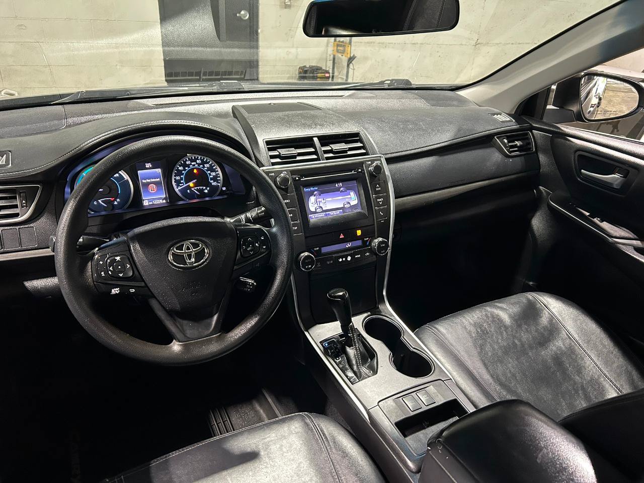 Used 2017 Toyota Camry LE FWD image 25
