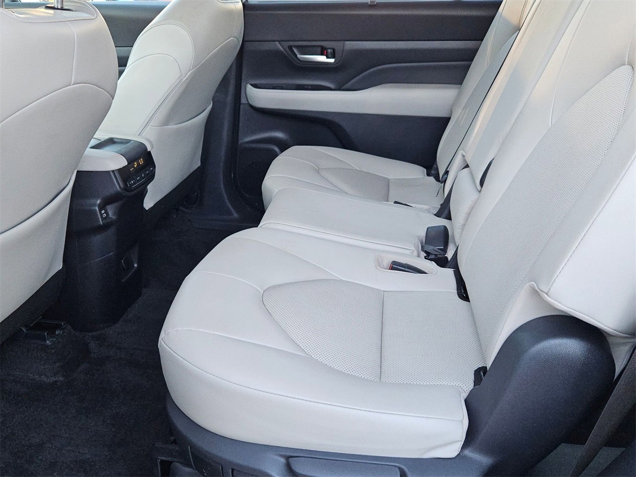 Used 2024 Toyota Grand Highlander XLE image 21