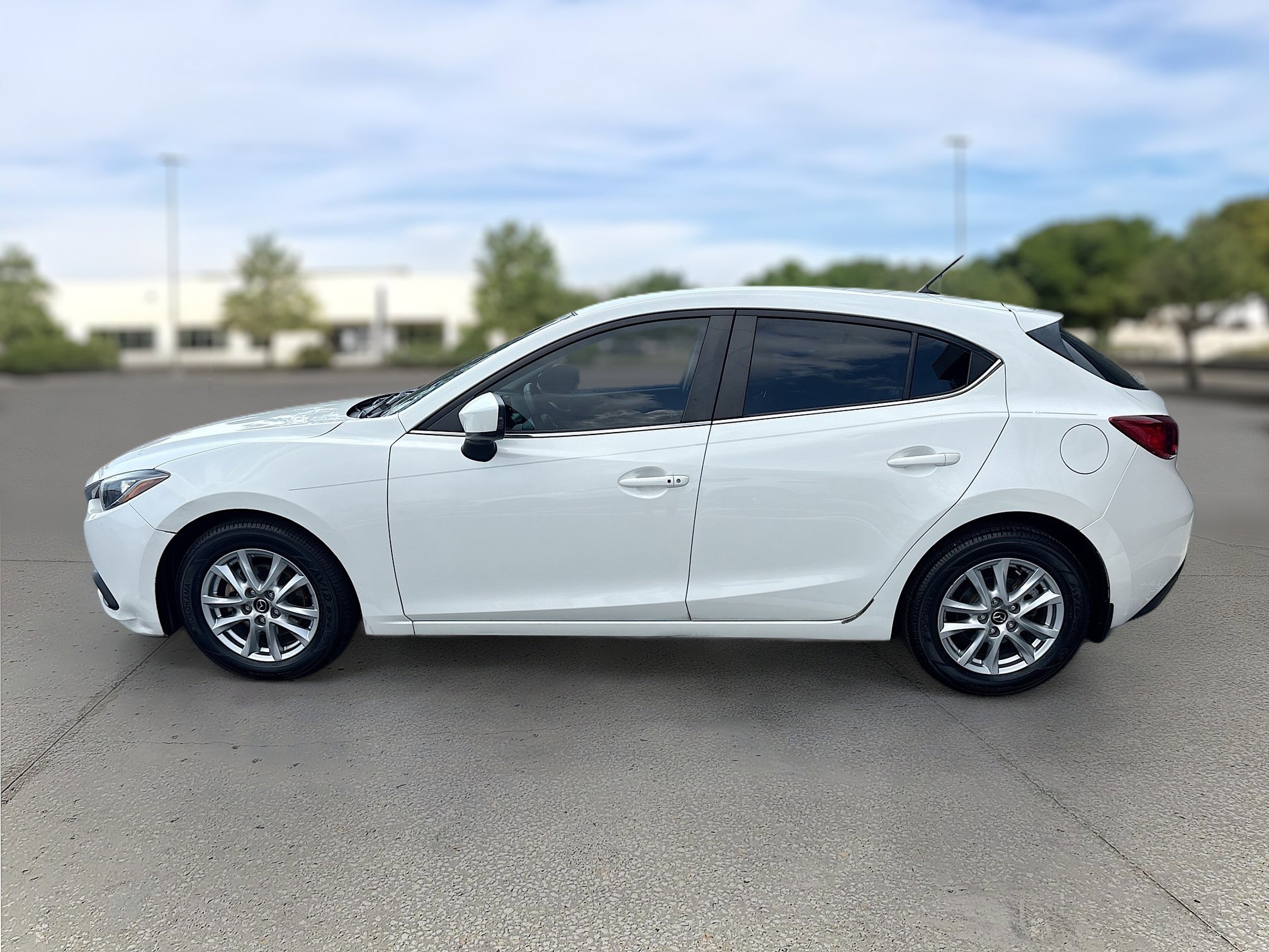 Used 2014 MAZDA MAZDA3 i Touring w/ Moonroof Package 1 image 4