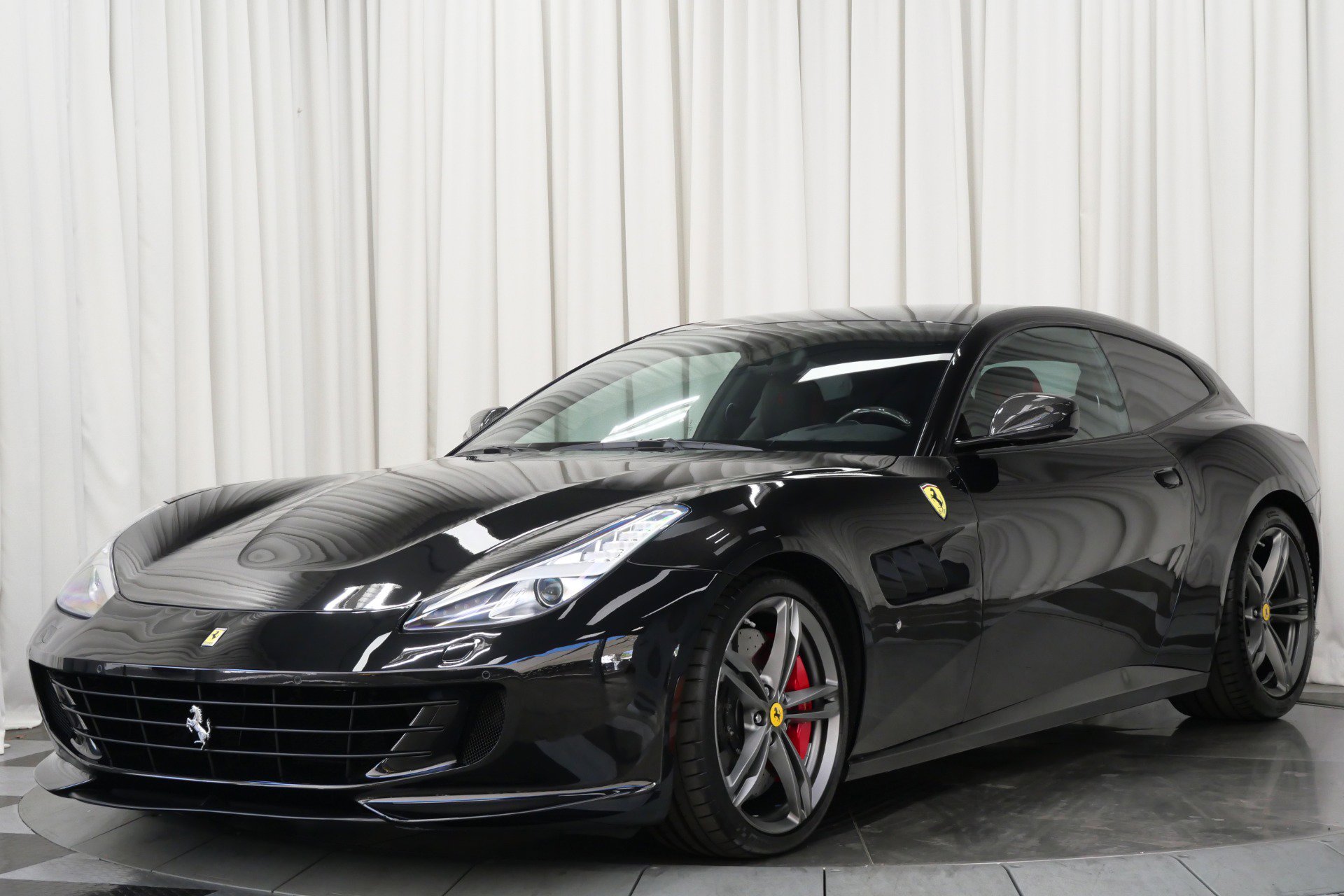 Used 2018 Ferrari GTC4Lusso image 5