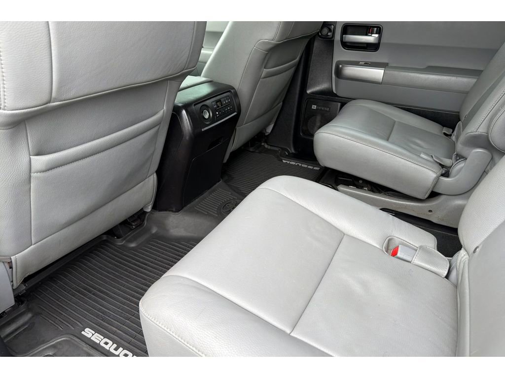 Used 2019 Toyota Sequoia Limited w/ Safety & Convenience Package image 14