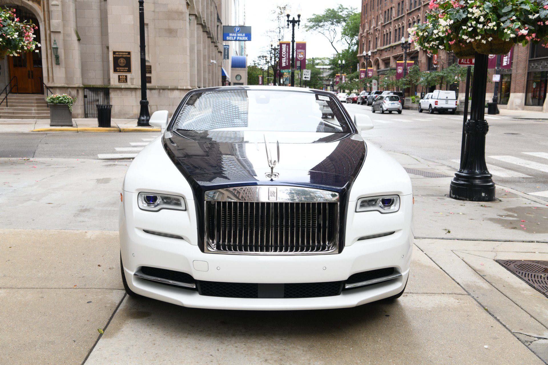 Used 2020 Rolls-Royce Dawn RWD image 2