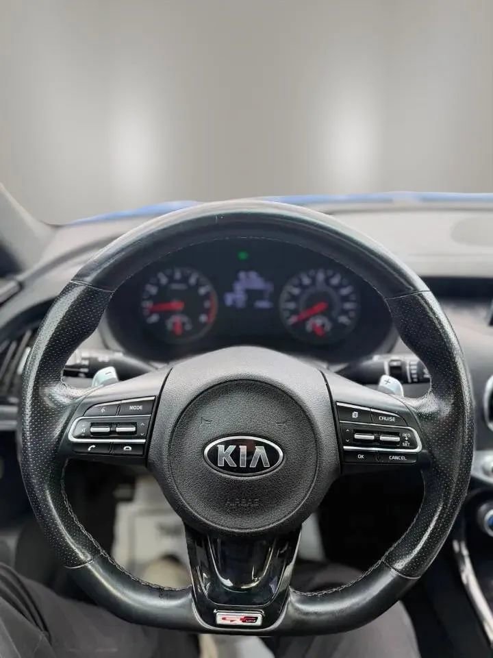 Used 2020 Kia Stinger GT-Line w/ Sun & Sound Package RWD image 13