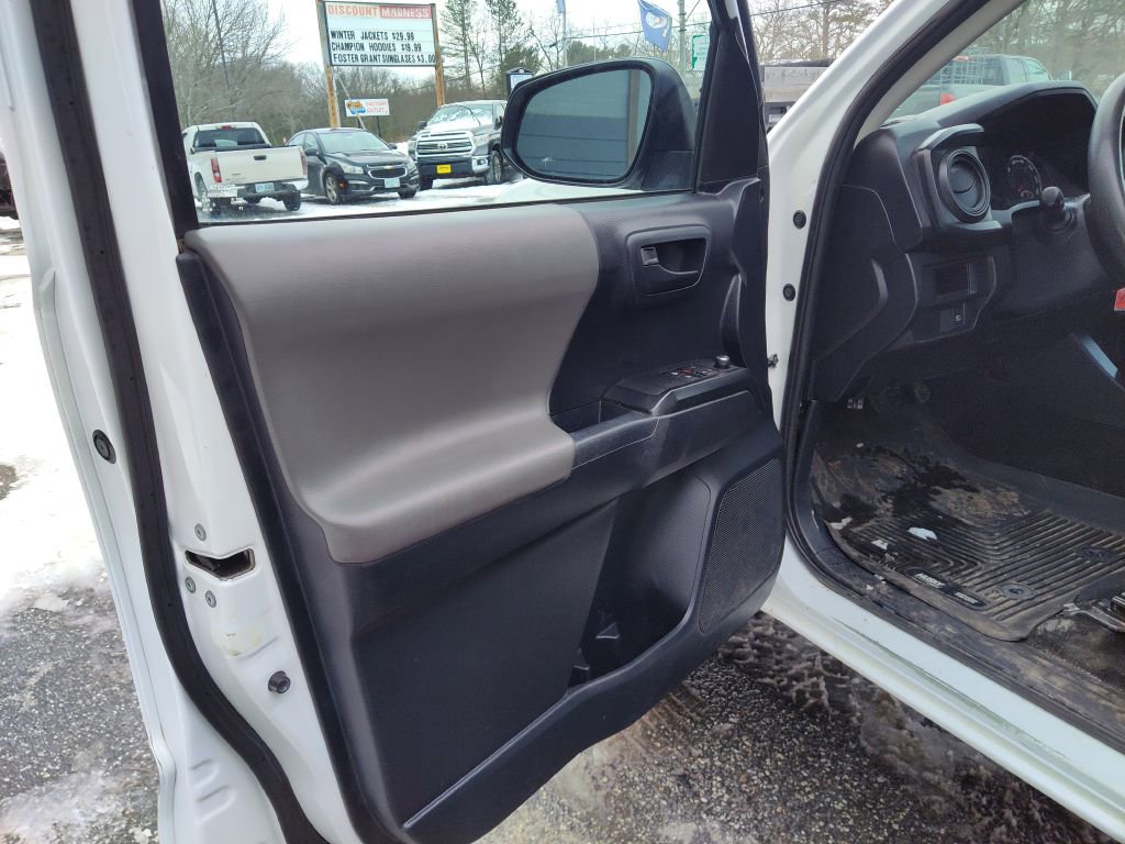 Used 2018 Toyota Tacoma SR RWD image 12