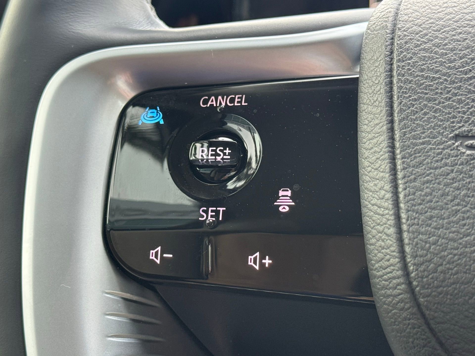 Used 2025 INFINITI QX80 Luxe image 42