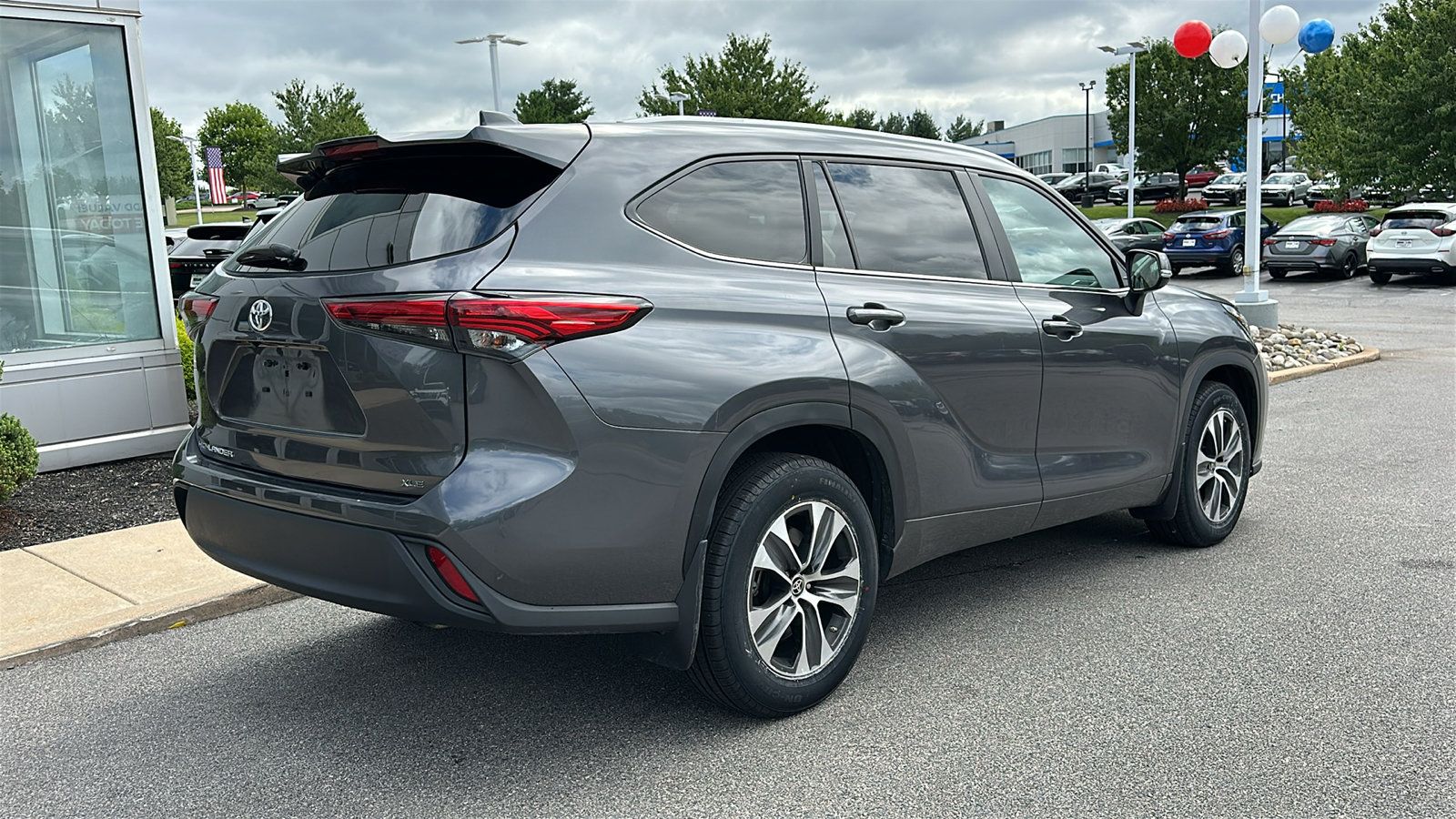 Used 2023 Toyota Highlander XLE FWD image 8
