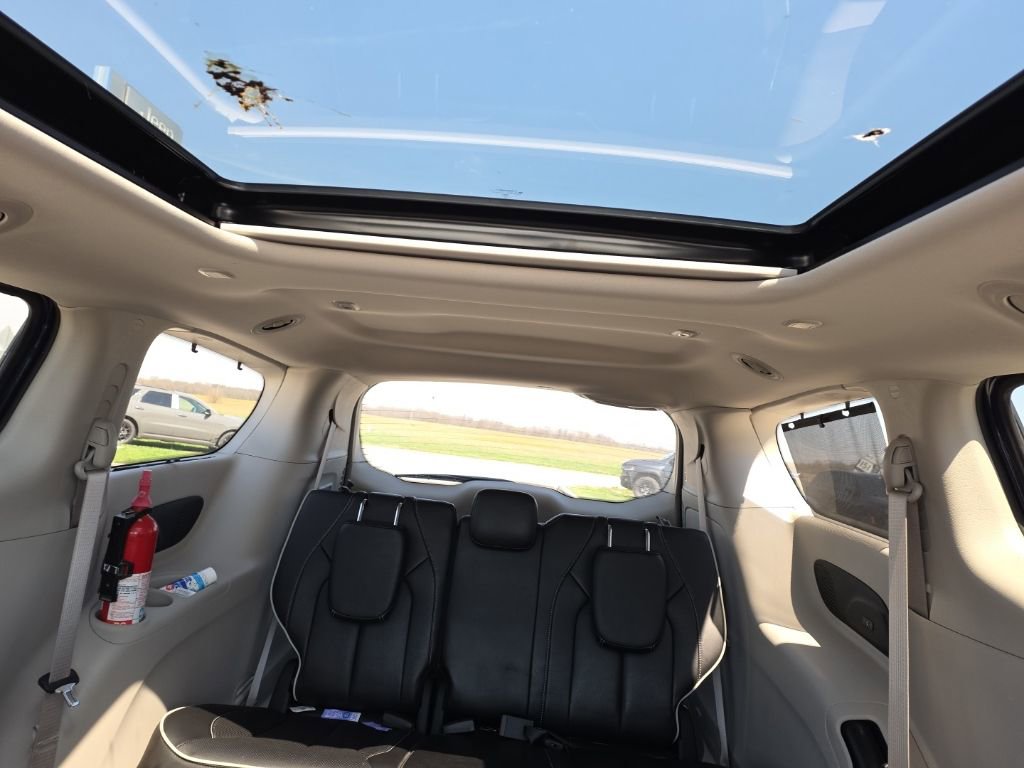 Used 2023 Chrysler Pacifica Limited w/ Uconnect Theater Family Group AWD/4WD image 20