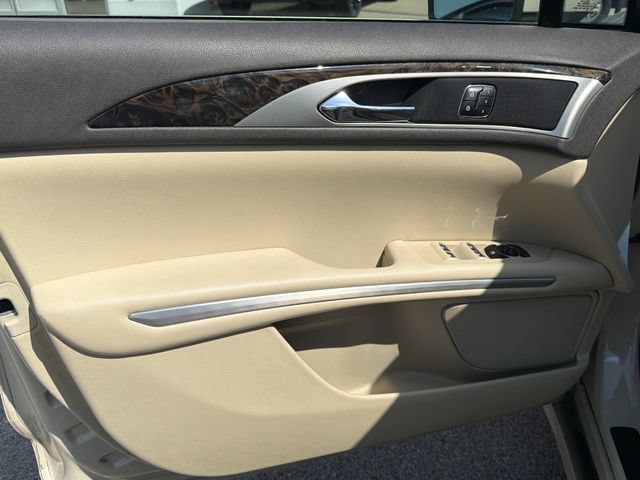 Used 2014 Lincoln MKZ w/ Equipment Group 102A Reserve FWD image 9
