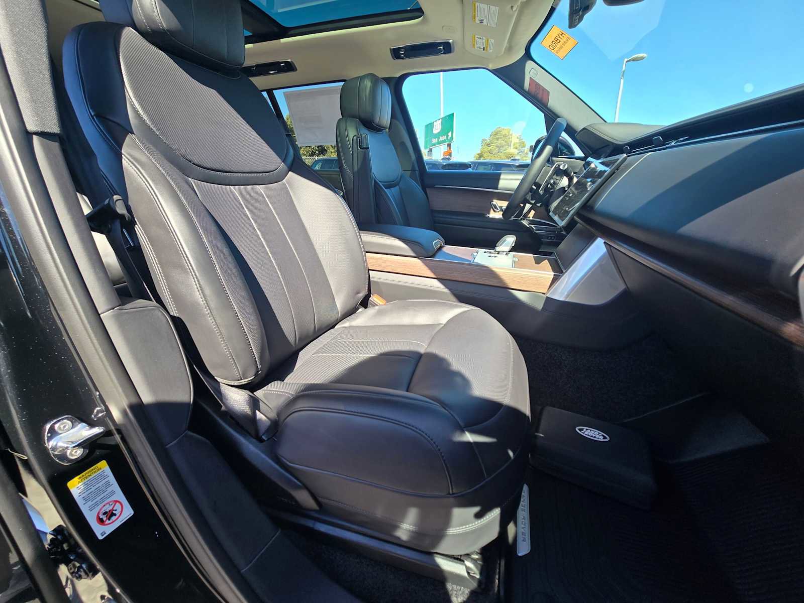New 2025 Land Rover Range Rover SE image 11