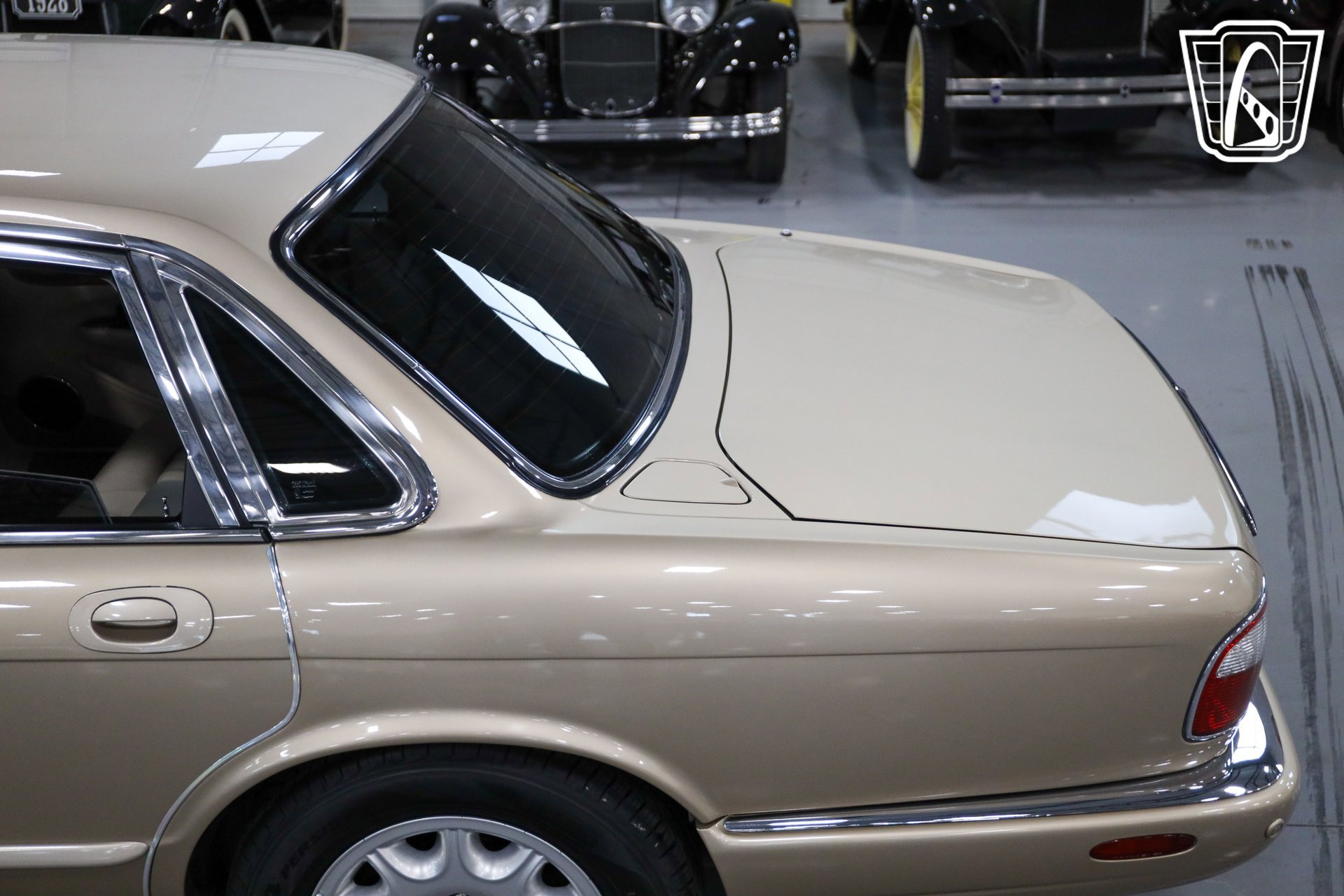 Used 2001 Jaguar XJ8 image 29