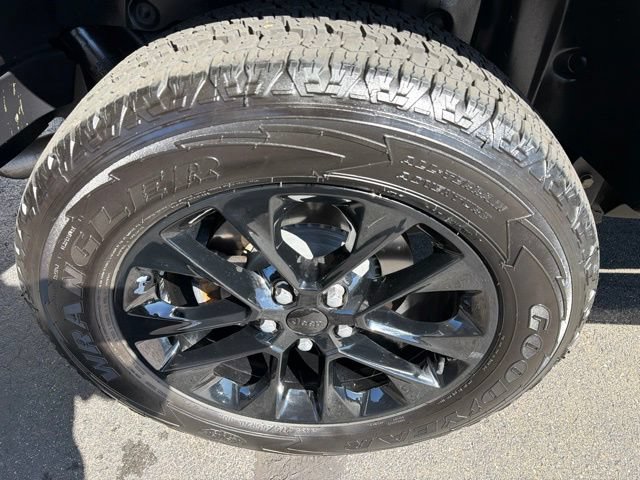 Used 2022 Jeep Wrangler Unlimited Sahara AWD/4WD image 11
