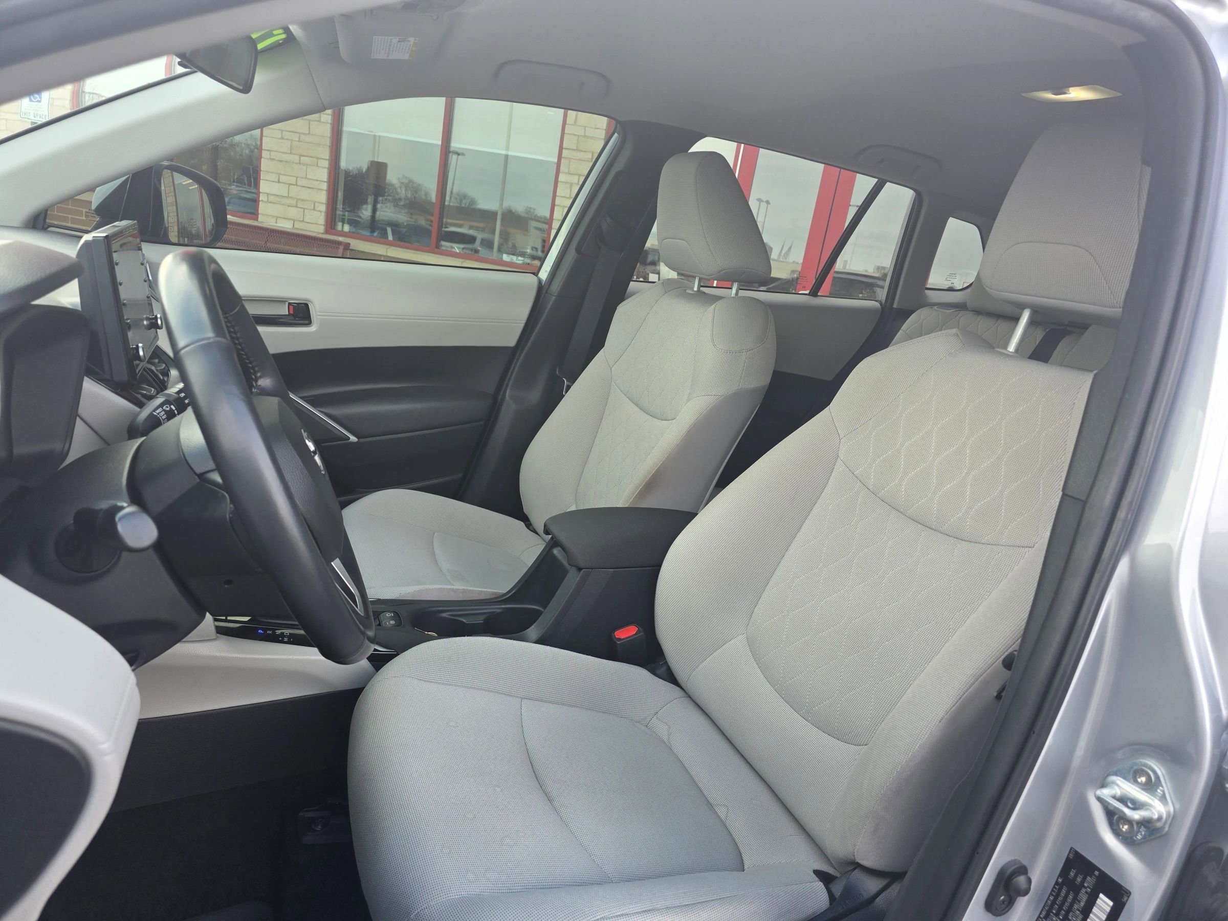 Used 2022 Toyota Corolla Cross LE image 10