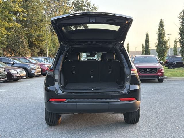Used 2024 Jeep Grand Cherokee Altitude AWD/4WD image 14