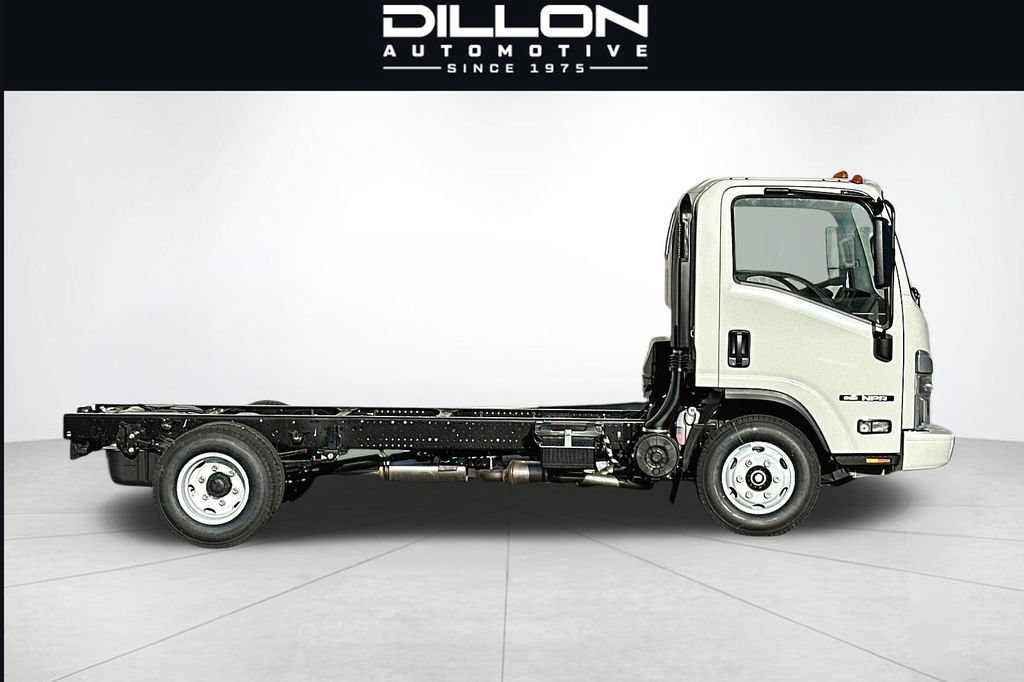Used 2024 Isuzu NPR RWD video 3