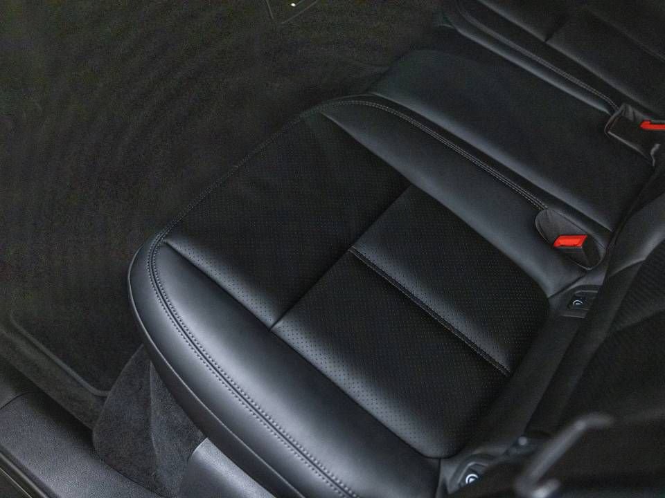 Certified 2026 Porsche Macan AWD/4WD image 21