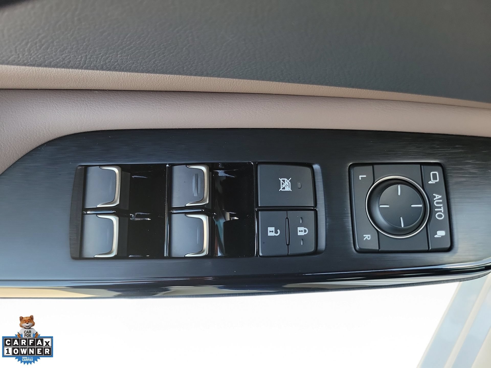 Used 2025 Lexus ES 300h w/ Technology Package FWD image 16