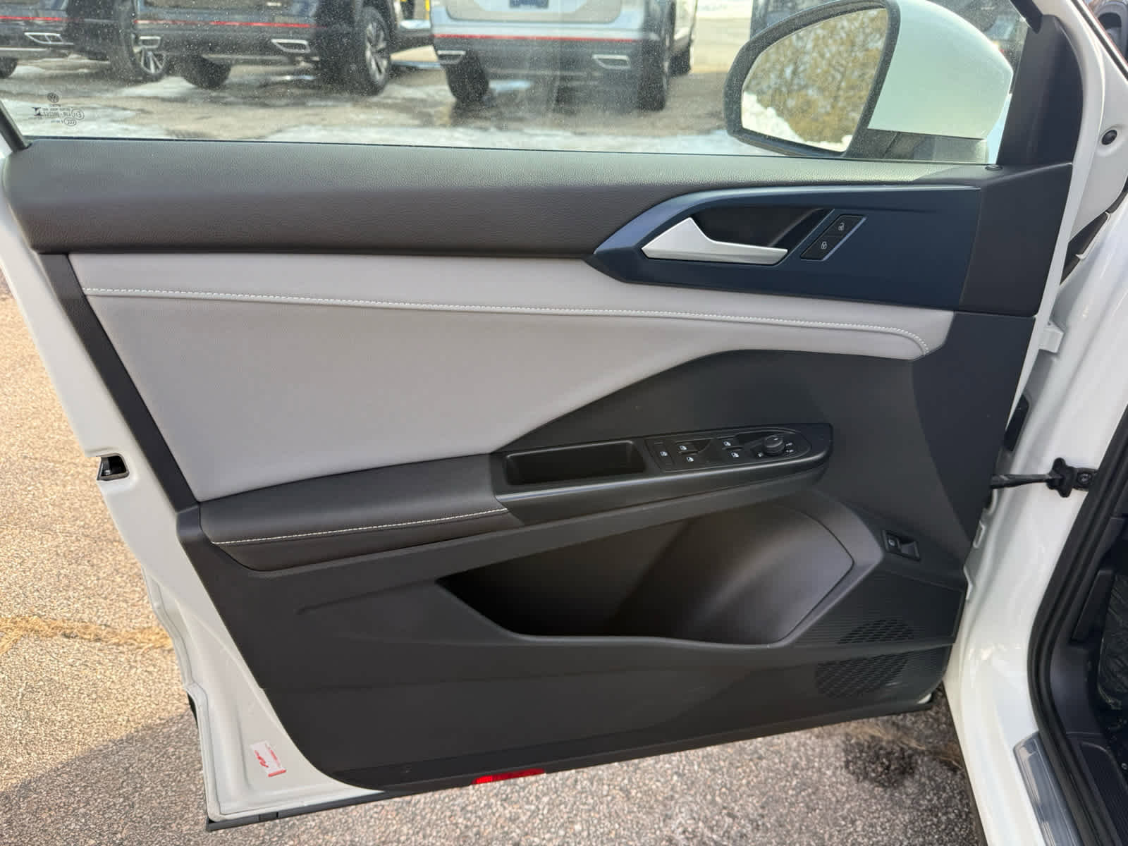 Used 2024 Volkswagen Taos SE image 17