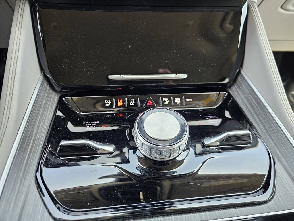 Used 2024 Jeep Wagoneer Series III AWD/4WD image 30