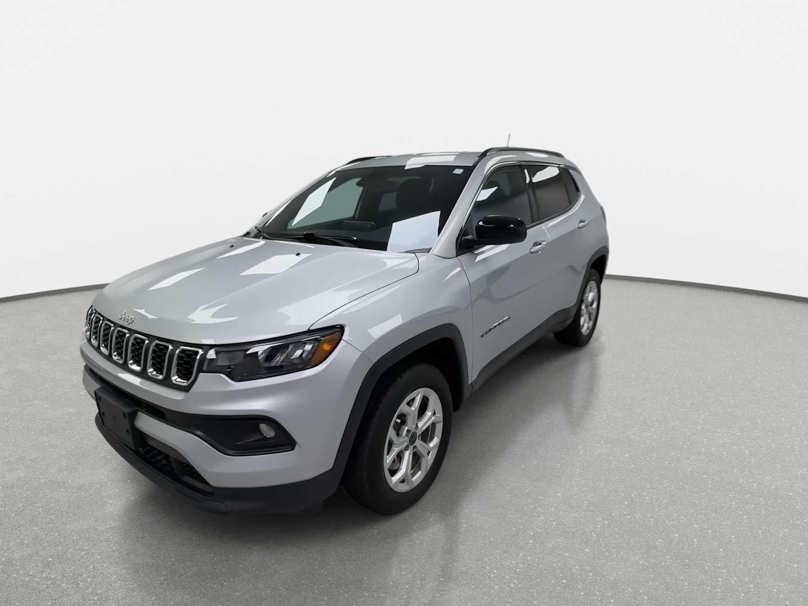 Used 2025 Jeep Compass Latitude AWD/4WD image 4