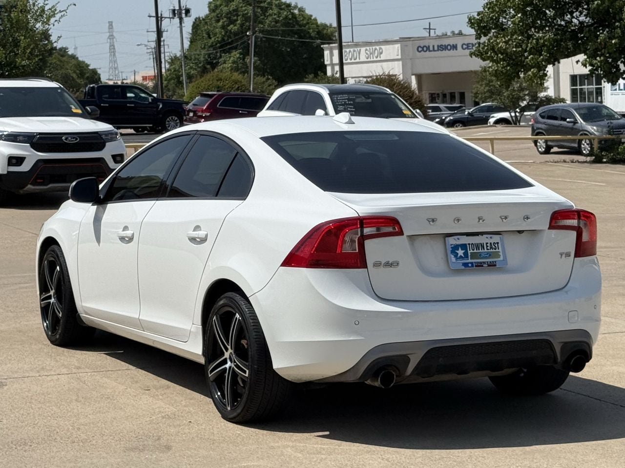 Used 2018 Volvo S60 T5 Dynamic w/ Vision Package FWD image 5