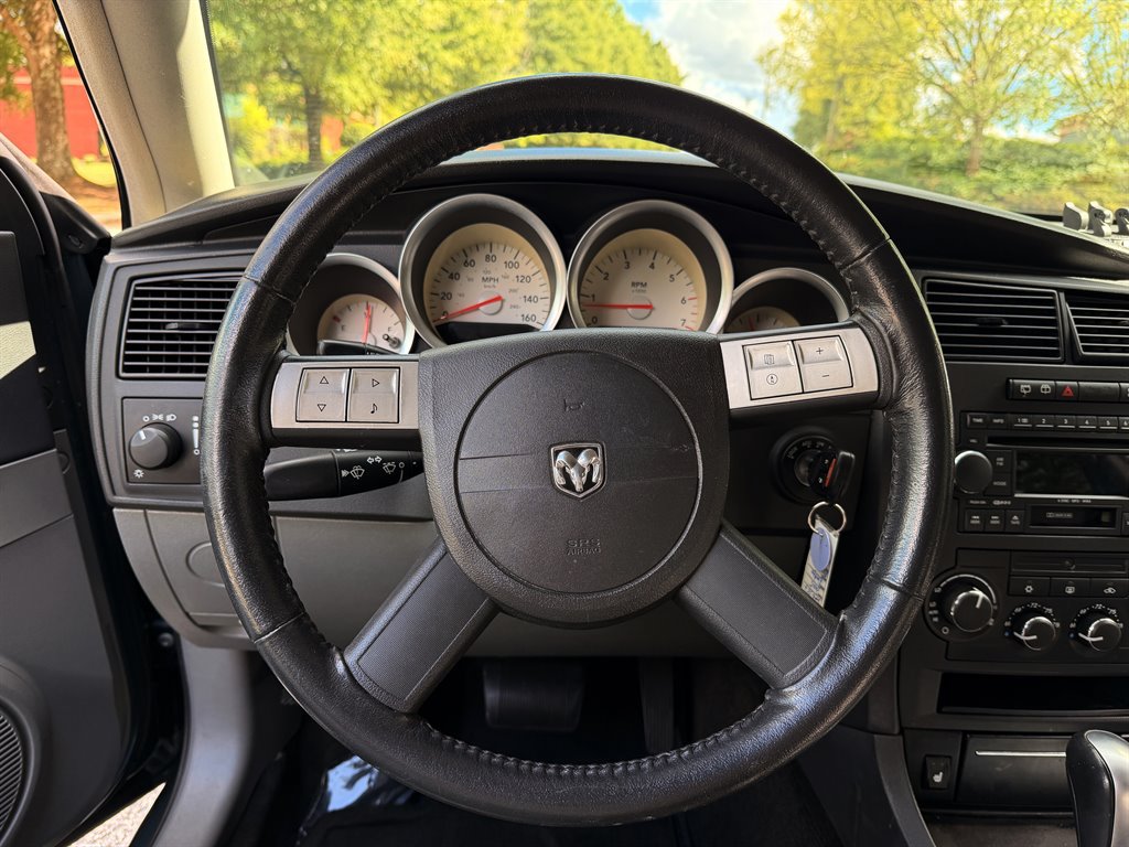 Used 2005 Dodge Magnum R/T w/ Convenience Group II RWD image 11