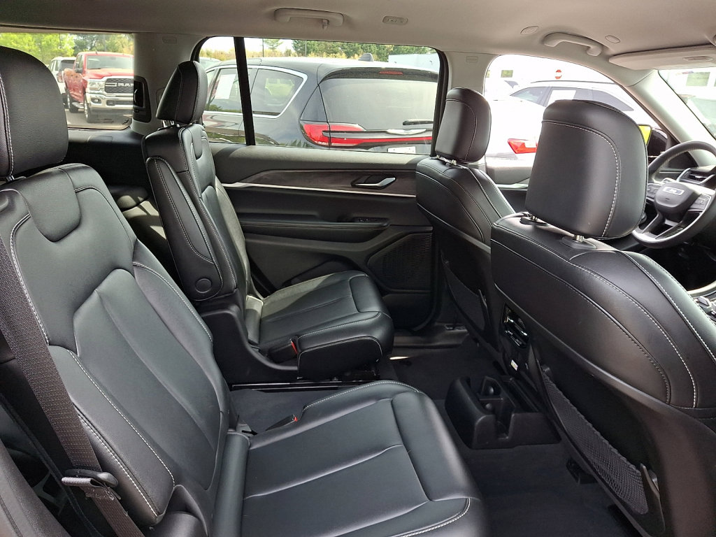 Certified 2023 Jeep Grand Cherokee L Limited AWD/4WD image 15