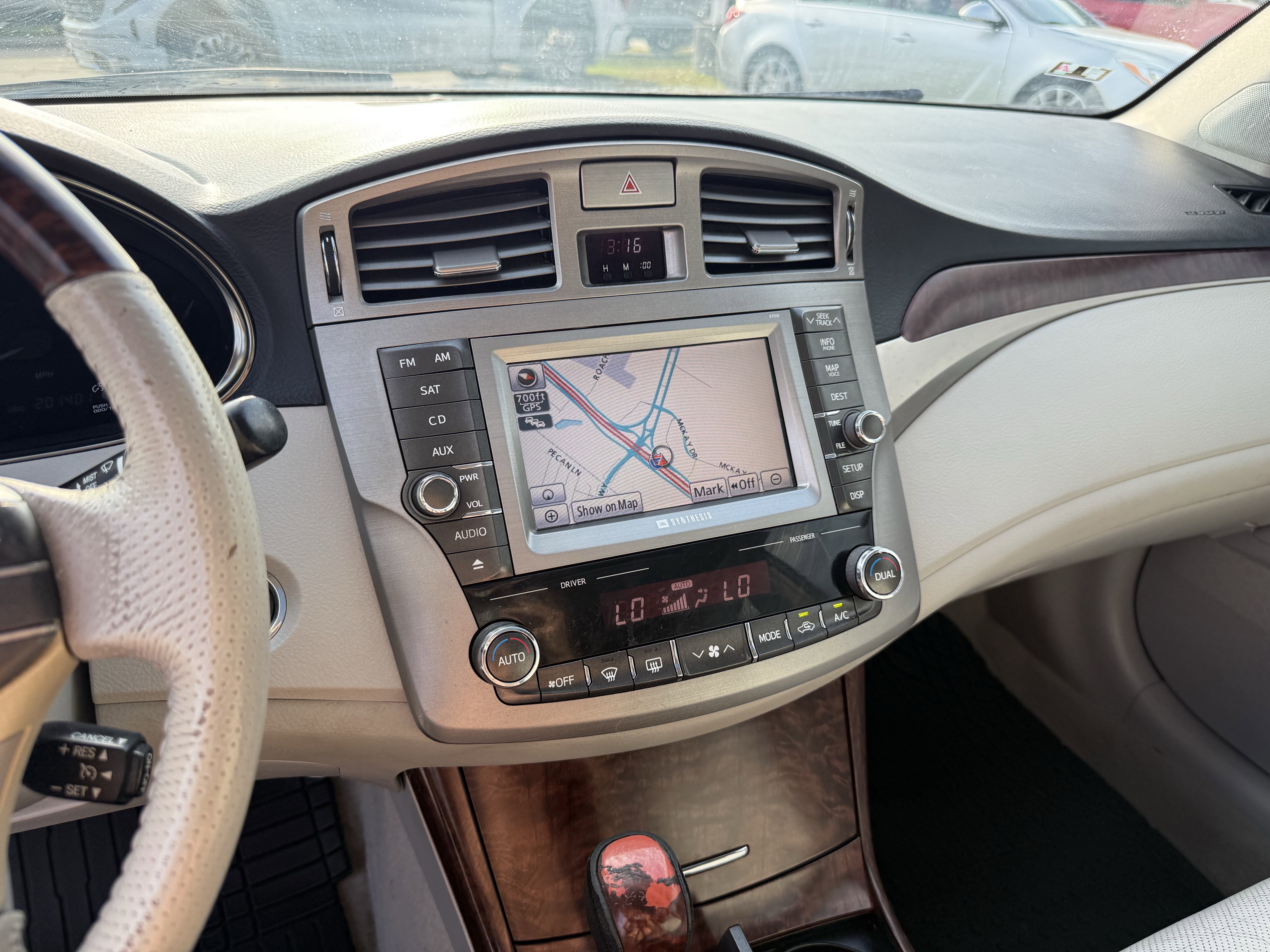 Used 2012 Toyota Avalon Limited image 19