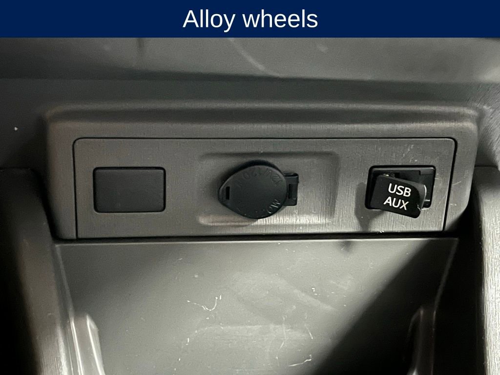 Used 2014 Toyota Prius V Five image 10