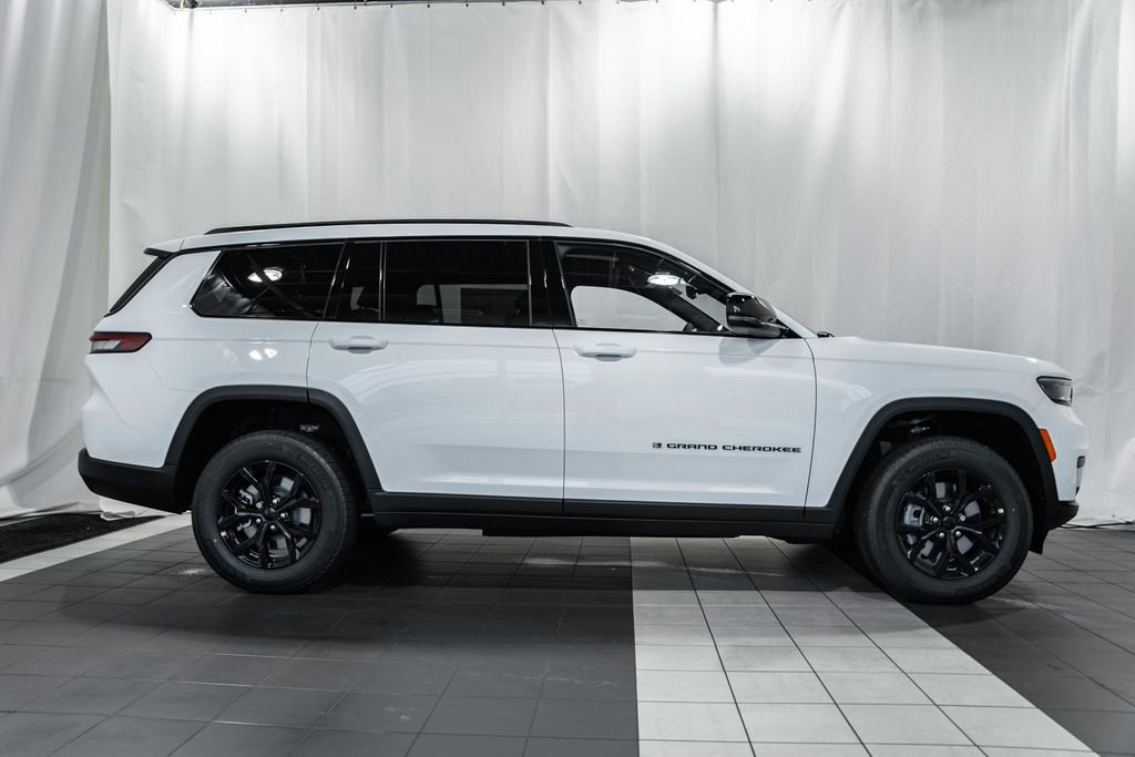 New 2025 Jeep Grand Cherokee L Altitude image 3