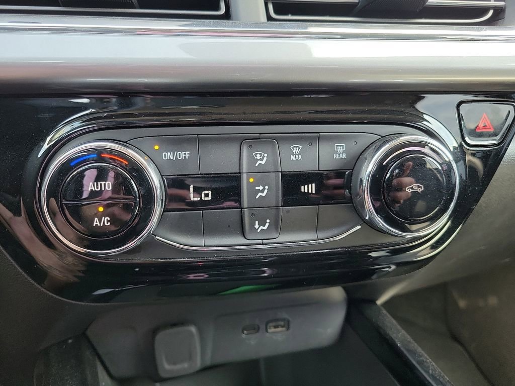 Used 2025 Chevrolet Trax LT image 17