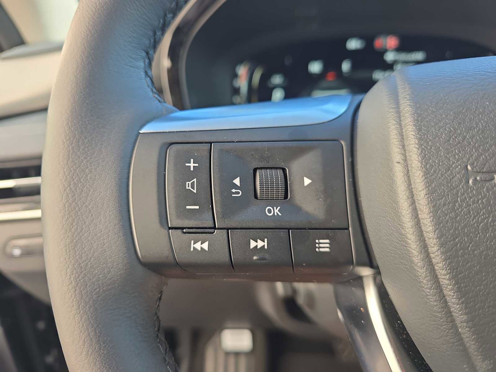 Certified 2026 INFINITI QX60 Luxe w/ Family Package image 23