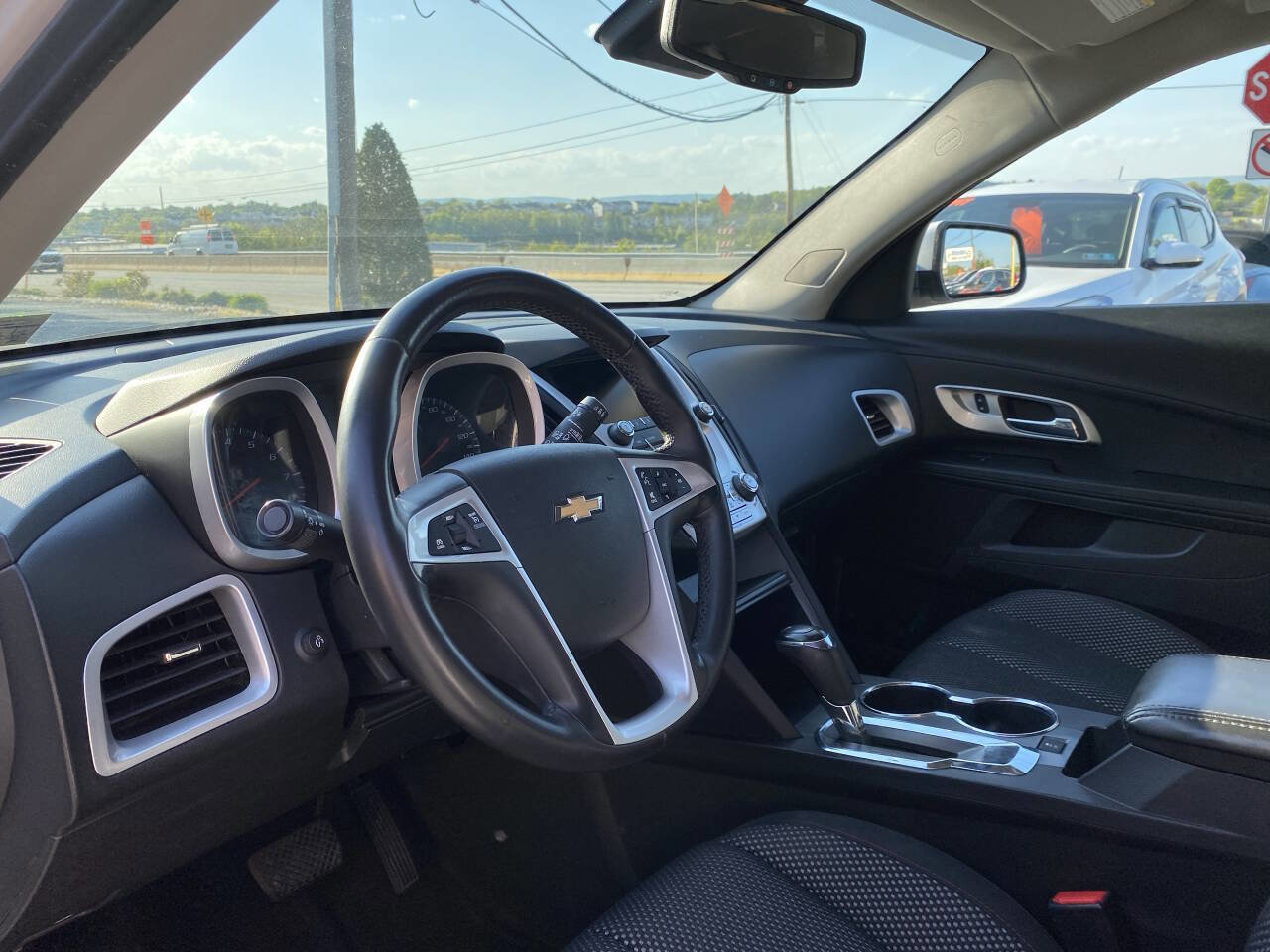 Used 2017 Chevrolet Equinox LT w/ Convenience Package AWD/4WD image 11