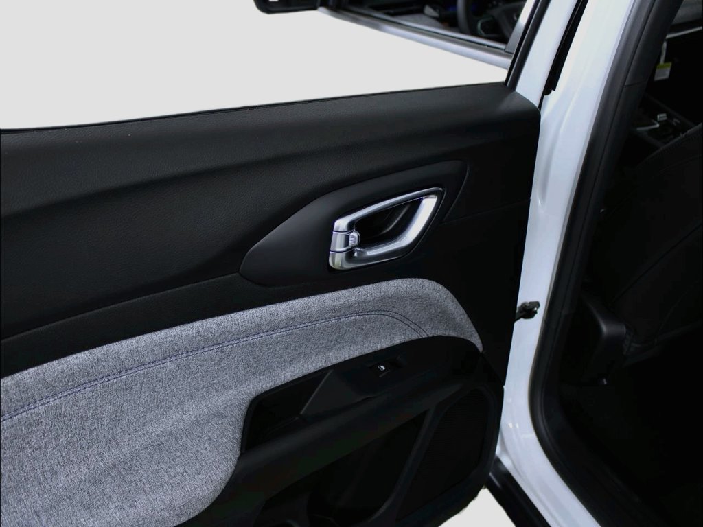 New 2025 Jeep Compass Latitude AWD/4WD image 27