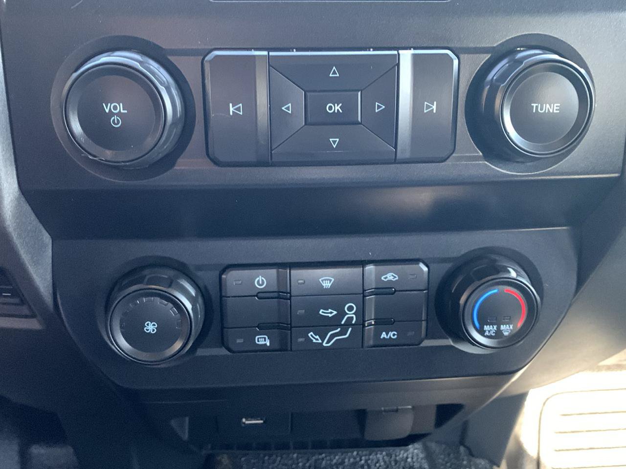 Used 2022 Ford F250 XL w/ Power Equipment Group AWD/4WD image 28