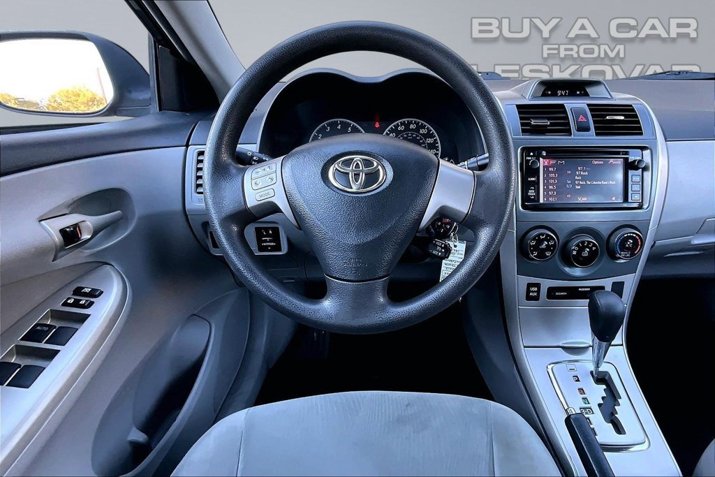 Used 2013 Toyota Corolla LE FWD image 5