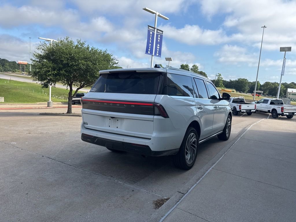 Used 2025 Lincoln Navigator Reserve AWD/4WD image 7