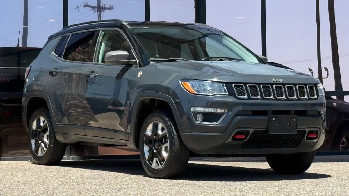 Used 2018 Jeep Compass Trailhawk w/ Navigation Group AWD/4WD image 17