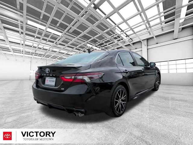 Used 2023 Toyota Camry SE image 3