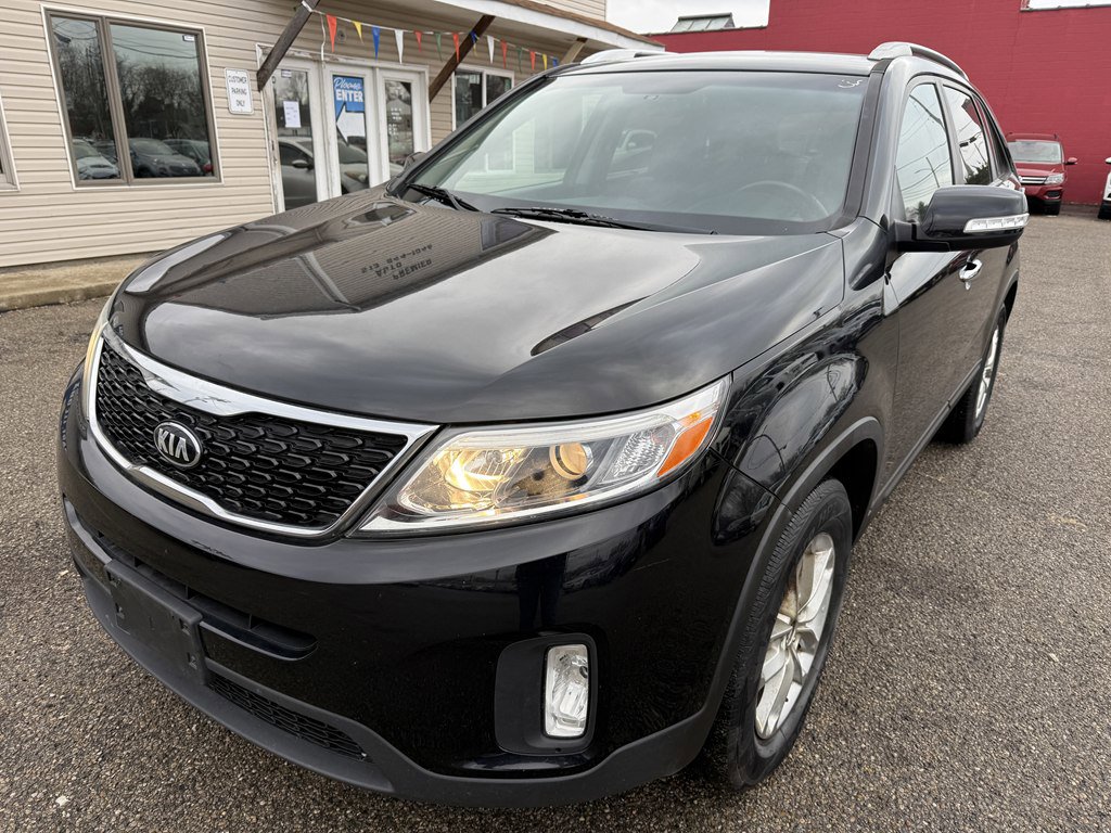 Used 2015 Kia Sorento LX image 2