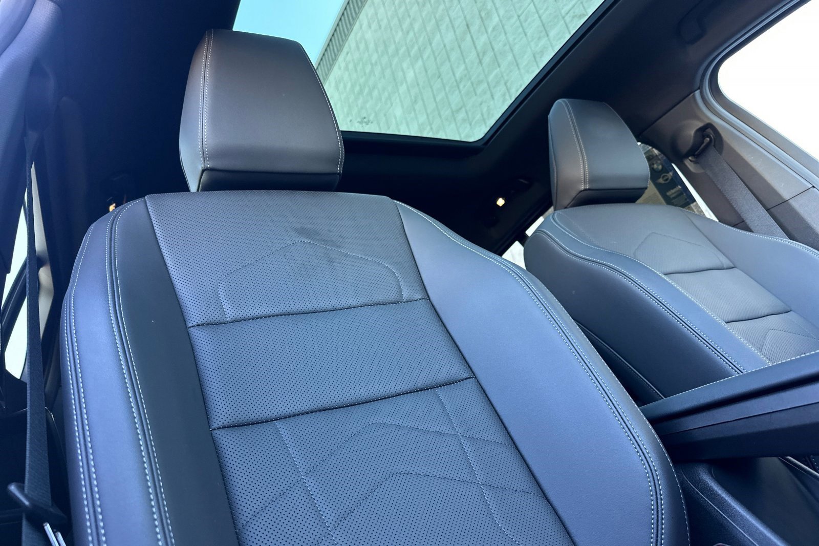 Used 2025 BMW X2 xDrive28i w/ Premium Package image 21