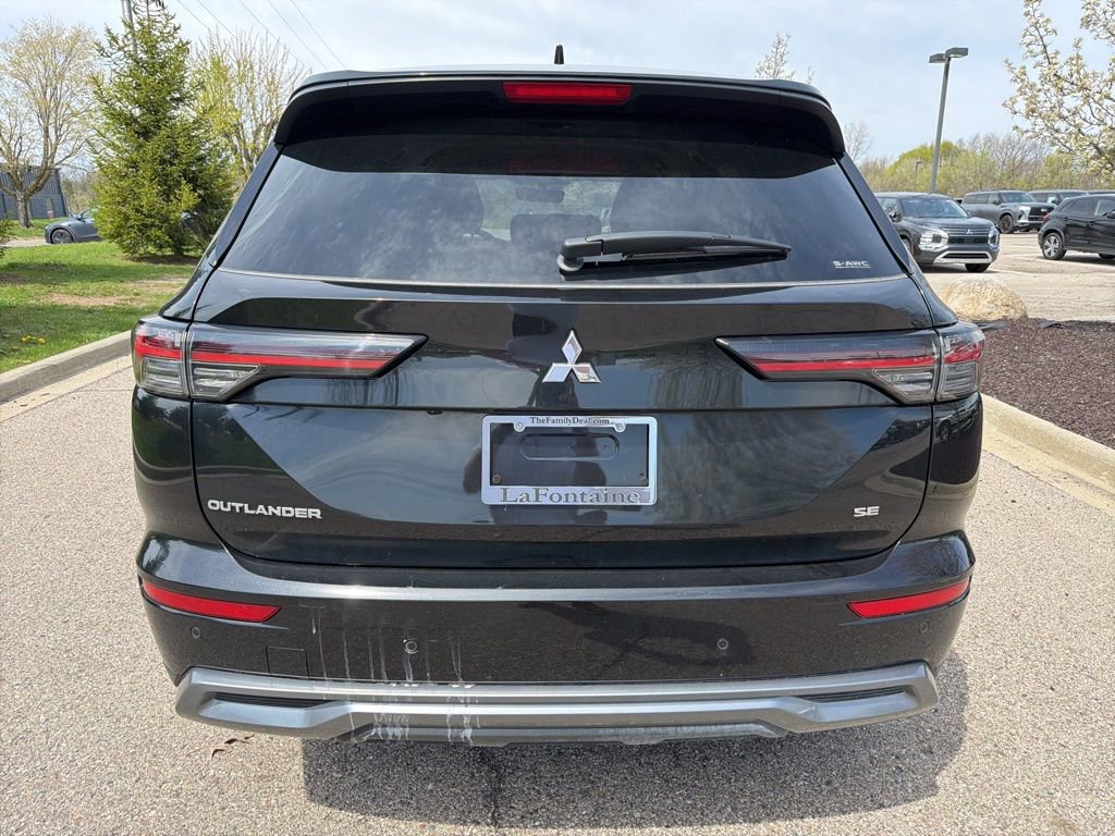 Used 2025 Mitsubishi Outlander SE AWD/4WD image 4