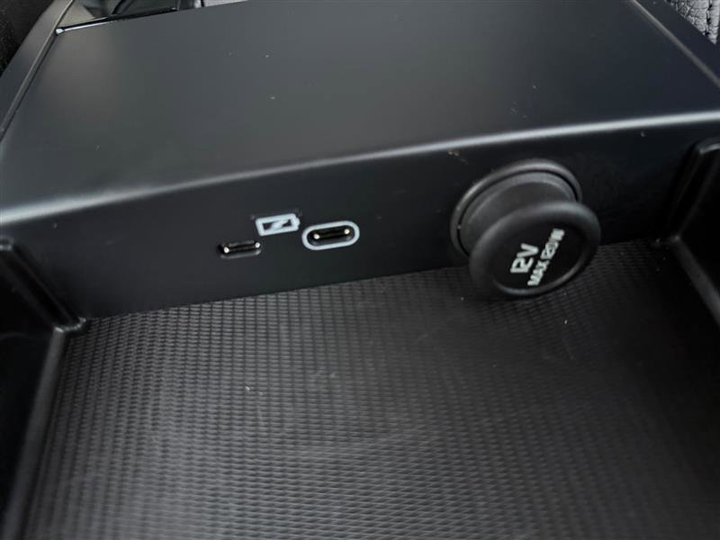 Used 2023 Volvo S60 T8 Plus image 26