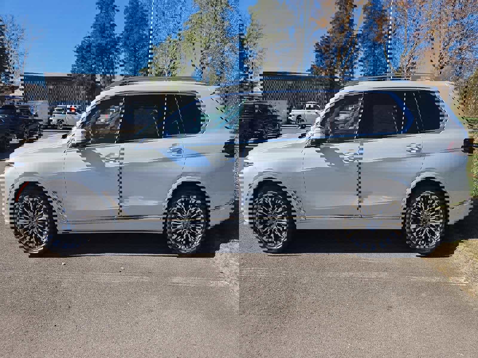 Used 2026 BMW X7 xDrive40i w/ Executive Package image 10