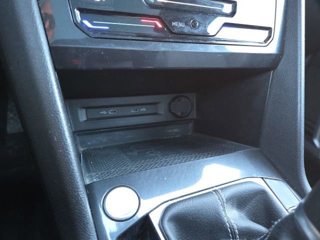 Used 2022 Volkswagen Tiguan SE image 17