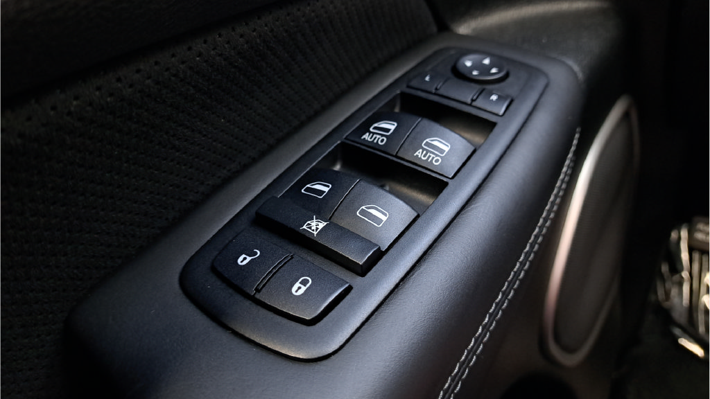 Used 2014 Jeep Grand Cherokee SRT8 w/ Luxury Group II AWD/4WD image 36